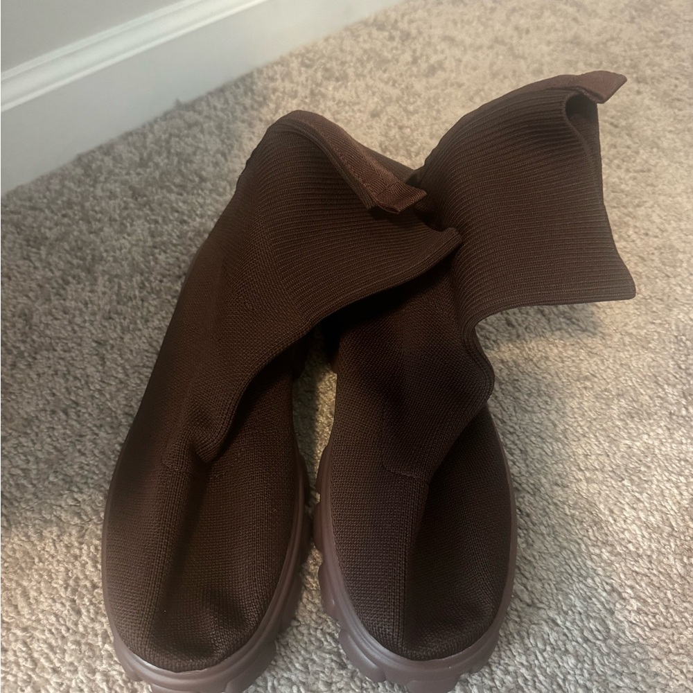Maroon brown boots size 8